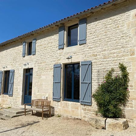 Château des Loups - Les Pommiers Echire Exterior foto
