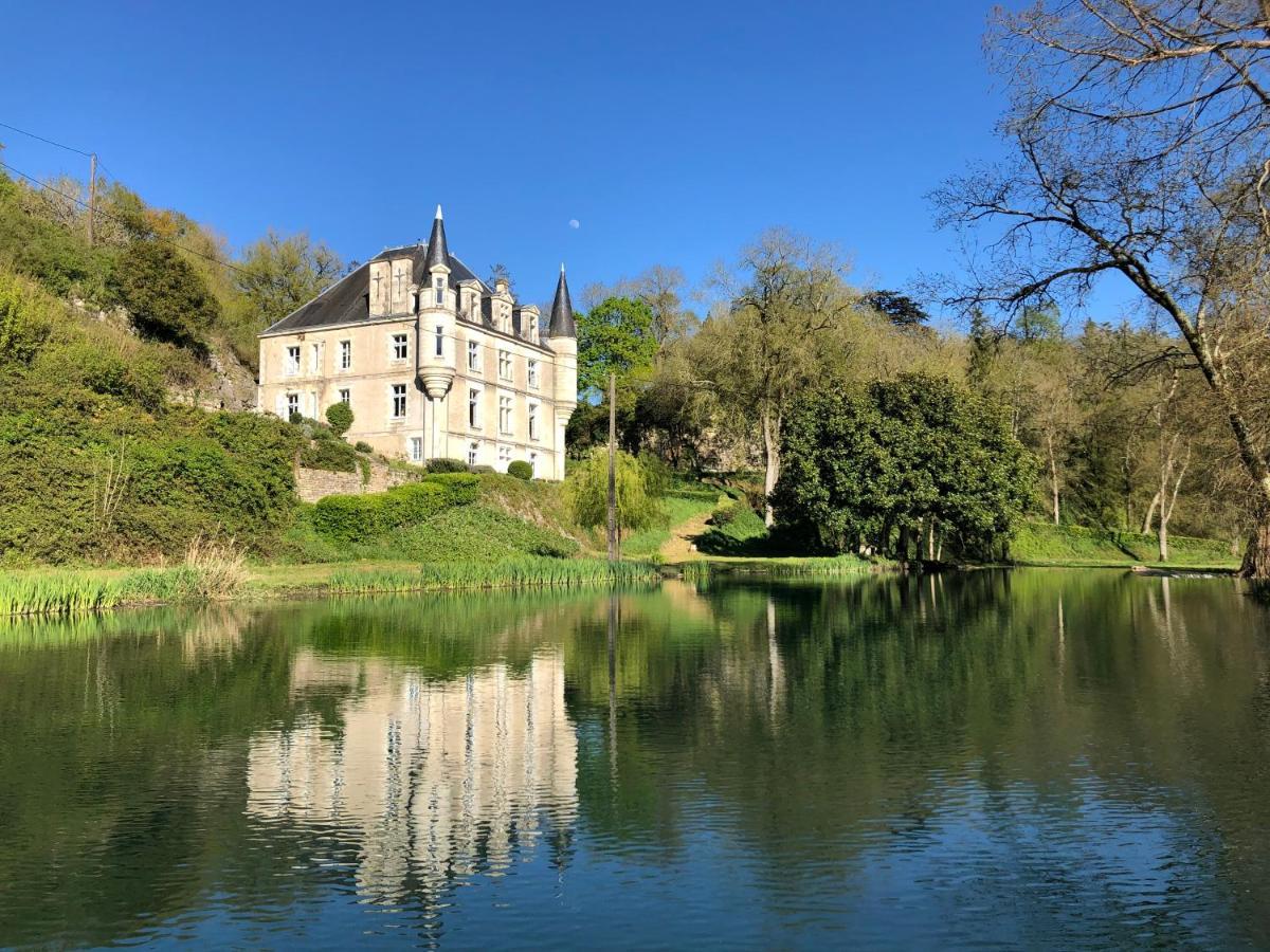 Château des Loups - Les Pommiers Echire Exterior foto