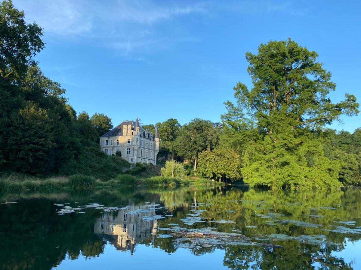 Château des Loups - Les Pommiers Echire Exterior foto