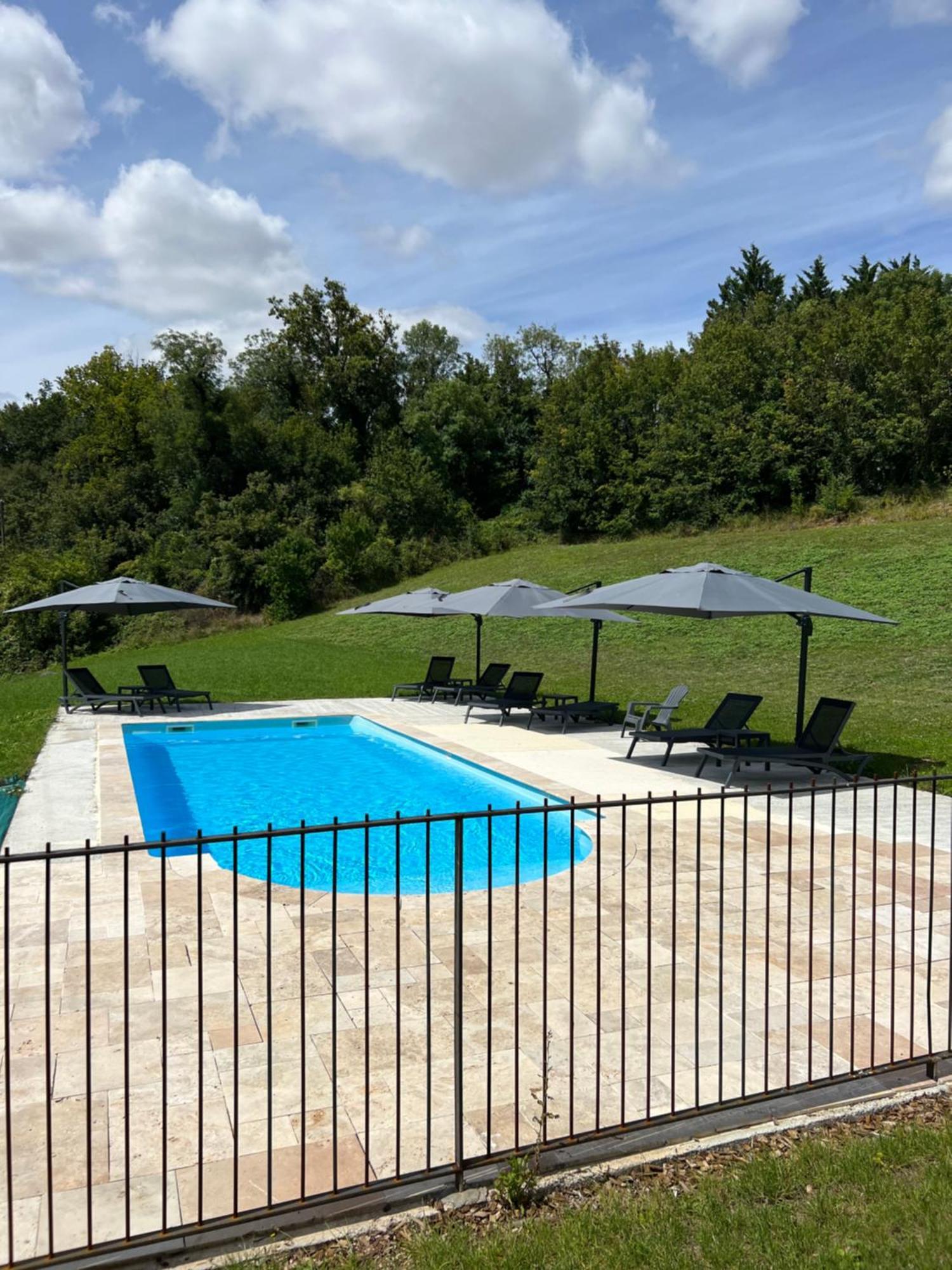 Château des Loups - Les Pommiers Echire Exterior foto