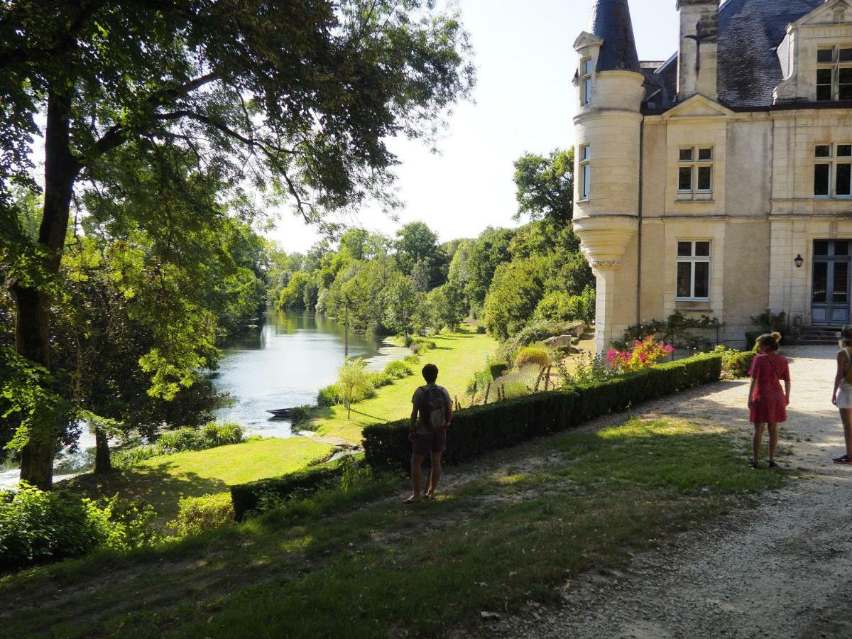 Château des Loups - Les Pommiers Echire Exterior foto