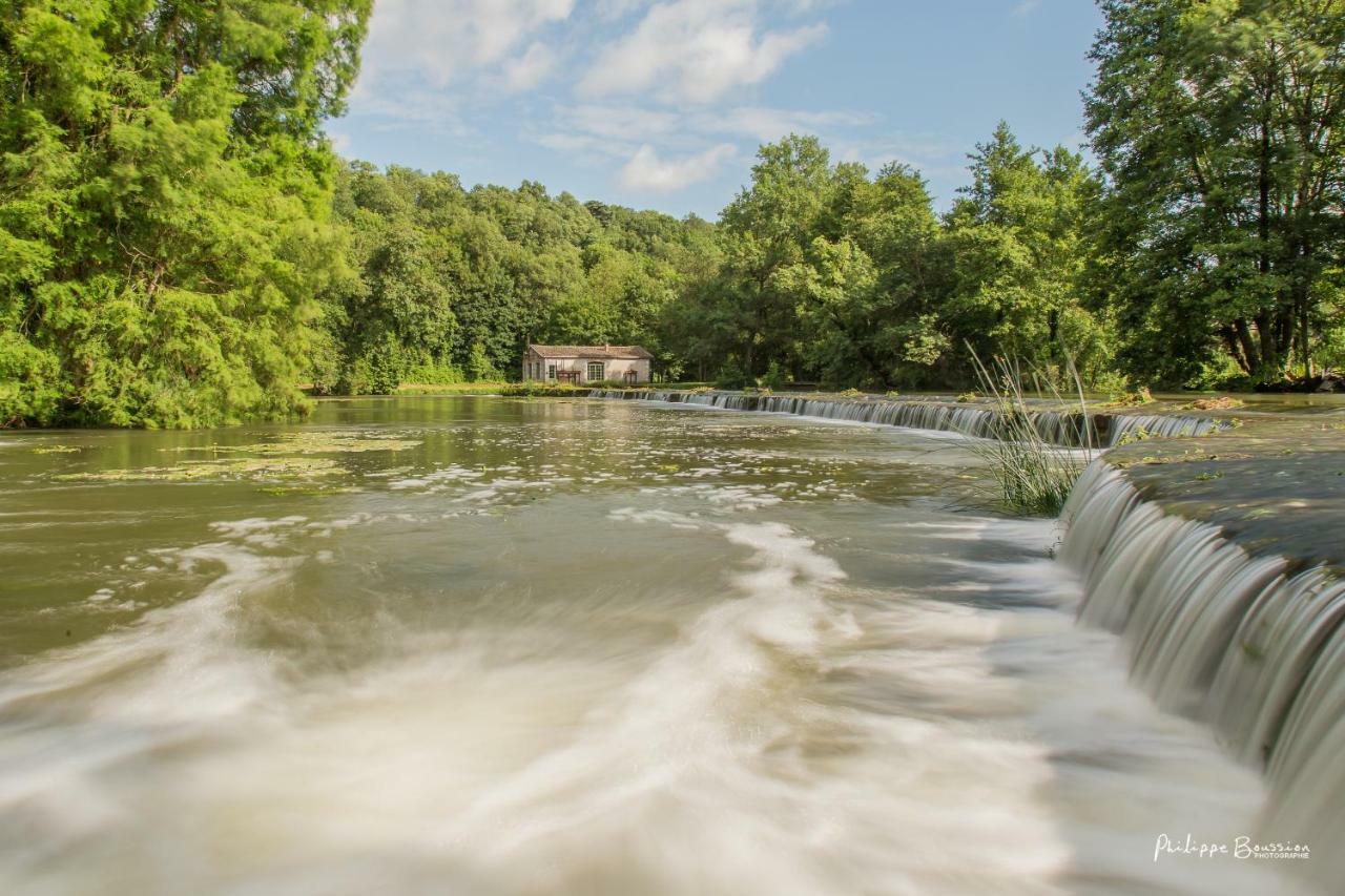 Château des Loups - Les Pommiers Echire Exterior foto