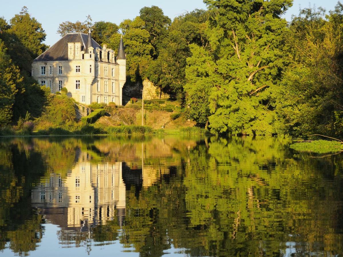 Château des Loups - Les Pommiers Echire Exterior foto