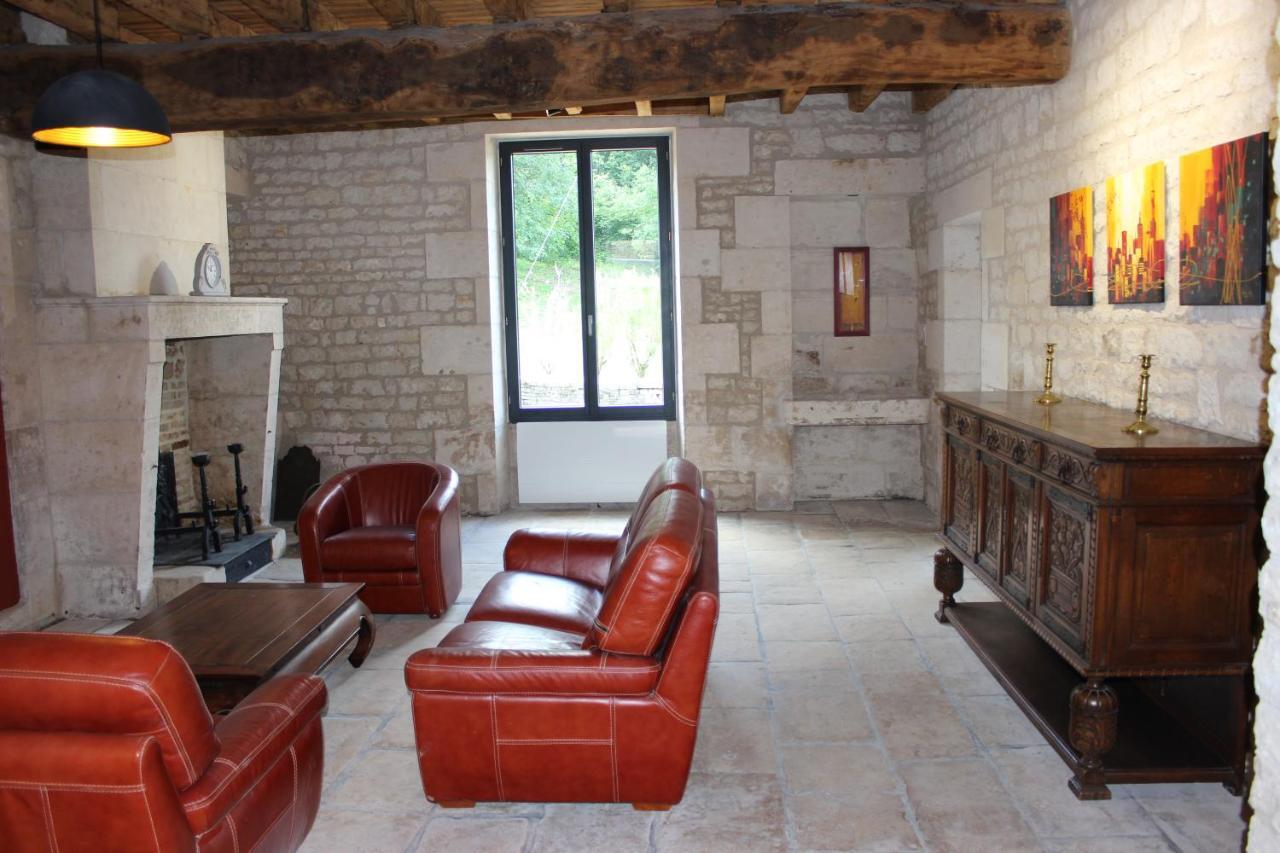 Château des Loups - Les Pommiers Echire Exterior foto